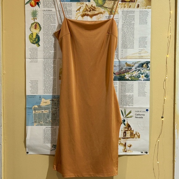 Fashion Nova Peach going out dress with open back - Picture 1 of 2